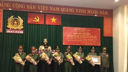 Trao tặng huân chương phát triển hạng III cho Công an TP Hồ Chí Minh