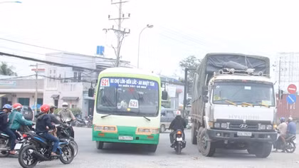 Khảo sát tuyến QL1A qua miền Đông, miền Tây để tổ chức lại giao thông