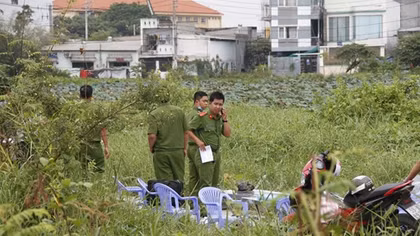 Lượm ve chai phát hiện thi thể bé trai