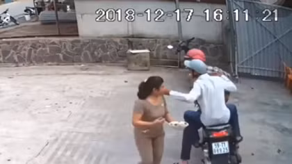 Từ video clip giật dây chuyền đăng trên MXH, 2 tên cướp bị bắt