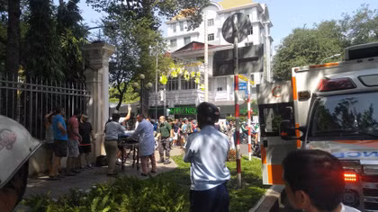 Du khách nước ngoài đột quỵ trên vỉa hè