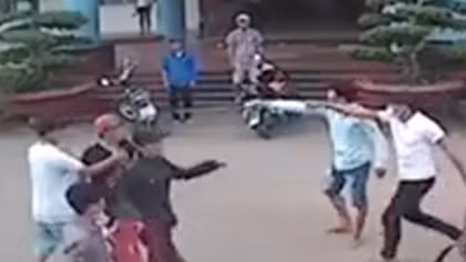 Mâu thuẫn với anh vợ tương lai, chém một người trọng thương