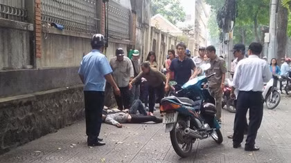 Đâm người yêu ngã gục trên phố vì bị từ chối tái hợp