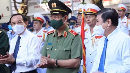 Thứ trưởng Lê Tấn Tới dự lễ giao, nhận quân tại TP Hồ Chí Minh và Long An