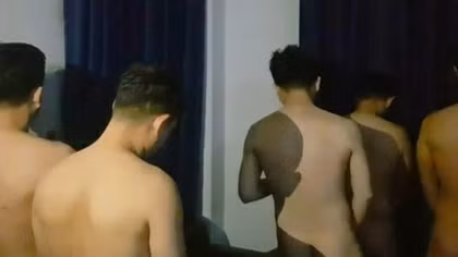 Phát hiện 33 người đàn ông “trần như nhộng” trong tiệm massage