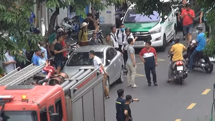 Nữ quái dùng gas, xăng cướp phòng giao dịch ngân hàng