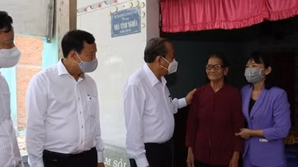 Phó Thủ tướng Thường trực tri ân các nghĩa sĩ, thăm Mẹ Việt Nam anh hùng 