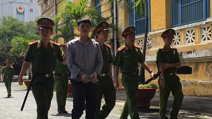 22 năm tù con nghiện thuê khách sạn sử dụng hàng đá mang theo súng bút