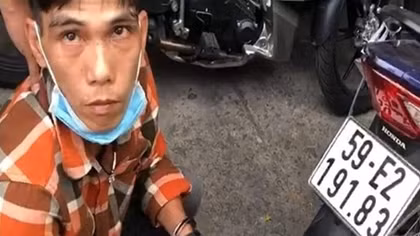 Tên trộm 4 tiền án chuyên đá xế với chiêu dán băng keo đổi biển số