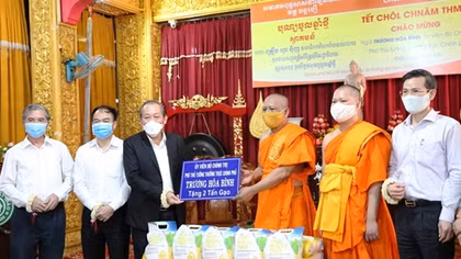 Phó Thủ tướng Thường trực chúc mừng Tết cổ truyền Chôl Chnăm Thmây