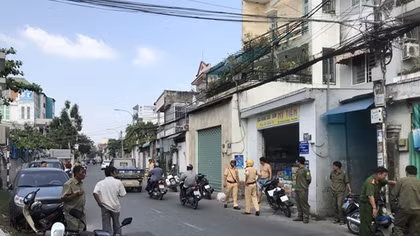 Hai vợ chồng cùng con tử vong trong nhà