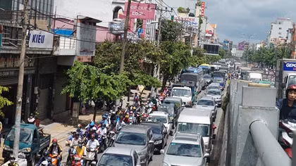 Lại ùn ứ nghiêm trọng tại cửa ngõ sân bay Tân Sơn Nhất