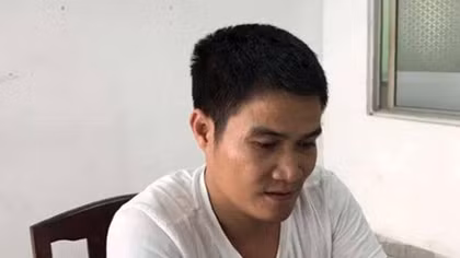 Khoá trái cửa, khủng bố con nợ bằng... mắm tôm