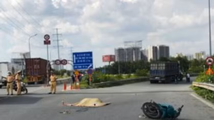 Bị xe đầu kéo tông tử vong khi vừa rời khỏi đám tang