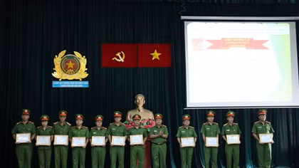 Đẩy mạnh phong trào “CAND học tập, thực hiện Sáu điều Bác Hồ dạy” 