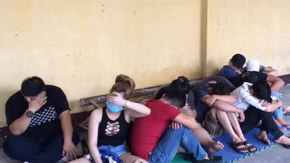 Thuê 2 căn biệt thự cho 2 nhóm thanh niên phê ma túy