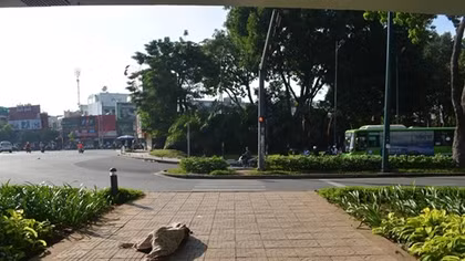 Người đàn ông chết bất thường dưới chân cầu vượt thép 