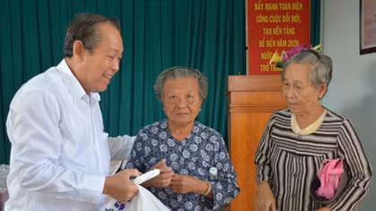 Phó thủ tướng Thường trực mang xuân đến với đồng bào Nhà Bè, Cần Giờ
