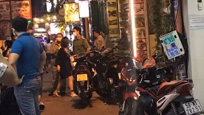 Nghĩ chuột chết đi tìm, không ngờ phát hiện du khách tử vong trong phòng