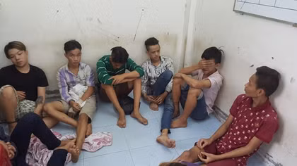Băng cướp nhí dùng hung khí chém người cướp tài sản
