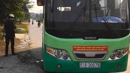 Nữ kiểm soát vé xe buýt bị hành khách đâm tử vong