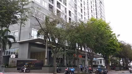 Công an triệu tập người đàn ông sàm sỡ bé gái trong thang máy