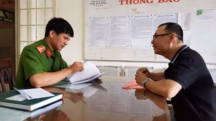Thượng úy Công an nửa đêm cứu người nhảy hồ Xuân Hương tự tử