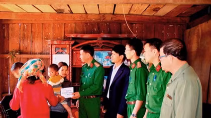 Công an Lâm Đồng hỗ trợ hai nạn nhân của tội phạm mua bán người