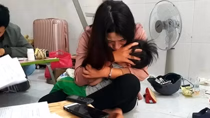 Người phụ nữ nuôi con nhỏ tàng trữ 9 gói ma túy đá