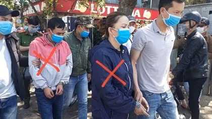 Bắt giữ nhóm “nữ quái” chuyên móc túi ở chợ Đà Lạt