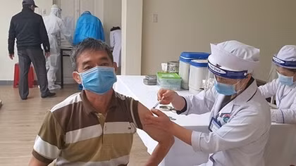 Lâm Đồng tiêm vaccine cho tài xế xe tải vận chuyển hàng hóa