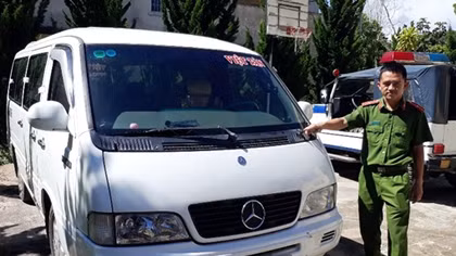 Triệu tập tài xế “ủi” Trung úy Công an gần 100m rồi bỏ trốn