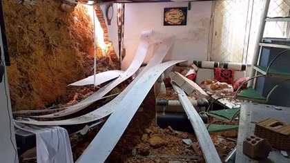  Nửa đêm sập nhà, 4 người trong gia đình may mắn thoát nạn