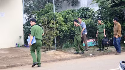 Trốn trong nhà vệ sinh vẫn bị chém chết