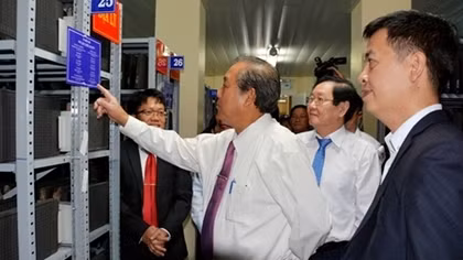 Phó Thủ tướng Trương Hòa Bình làm việc tại Trung tâm lưu trữ Quốc gia IV