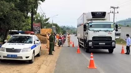 Trắng đêm phòng, chống dịch bệnh COVID-19 trên quốc lộ