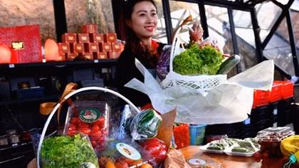  Cận cảnh giỏ quà Tết cực “độc” của nông dân Đà Lạt
