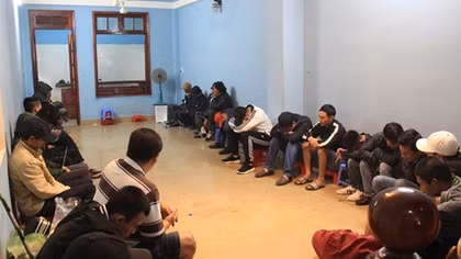 Triệt phá ổ bạc trong hầm ở TP Đà Lạt, thu giữ cả tỷ đồng cùng nhiều hung khí
