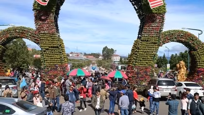  Du khách đổ lên Đà Lạt, nhiều dịch vụ quá tải