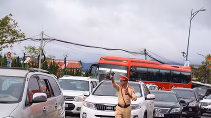 Du khách ùn ùn đổ lên Đà Lạt nghỉ Tết dương lịch