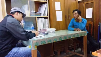 Mua súng bắn chết hàng xóm vì nghi là ma