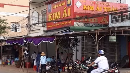 Con trai chủ tiệm vàng chết bí ẩn trong phòng