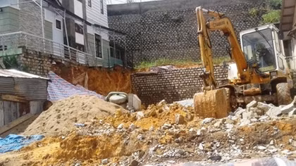Sập bờ taluy đè chết một công nhân 
