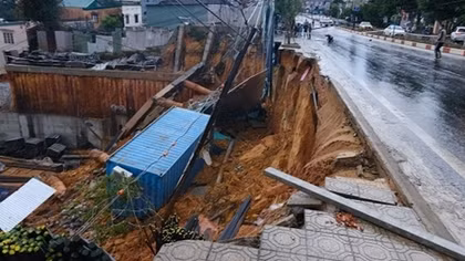 Nổ đường ống nước ở Đà Lạt gây sạt lở nghiêm trọng