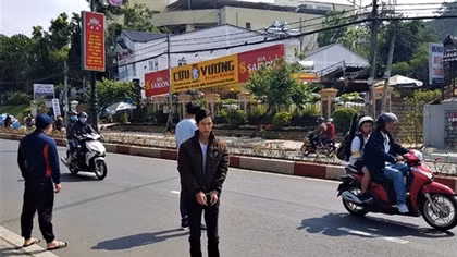 Bắt đối tượng cướp giật tài sản du khách nước ngoài