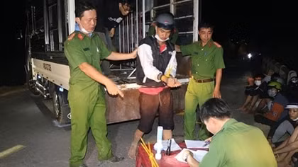 Xuyên đêm vây bắt nhóm quái xế tụ tập đua xe 