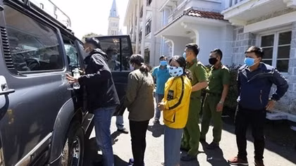 Bắt nhóm lừa đảo với chiêu "bán thuốc trị bệnh"