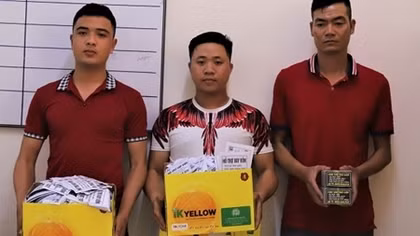 Ba đối tượng cho vay lãi nặng rải hàng vạn tờ rơi 