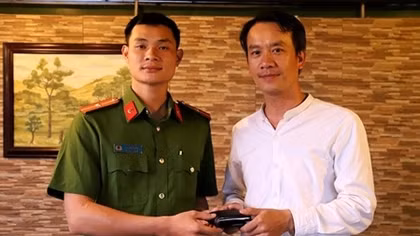 Giúp mẹ trả 50 triệu đồng cho người đánh rơi