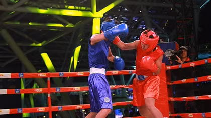 Sàn đấu boxing ngoài trời lần đầu được tổ chức